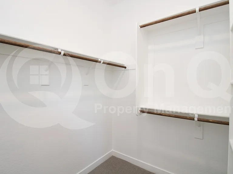 1045 E Thompson Way — Photo 22