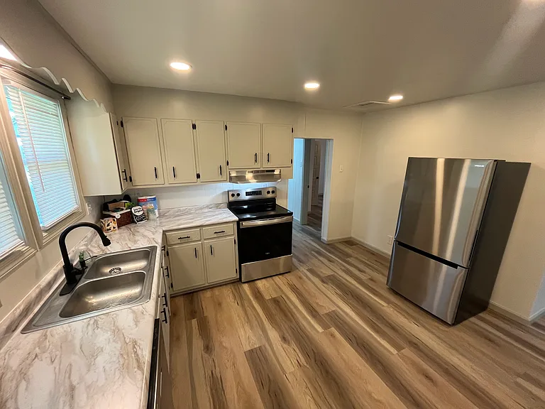 105 Lakeview St — Photo 1