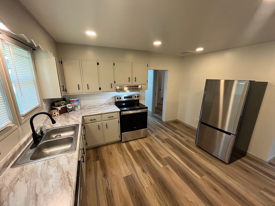 1st image of 105 Lakeview St