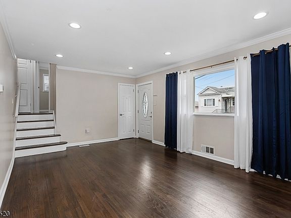 3rd image of 253 Stover Ave