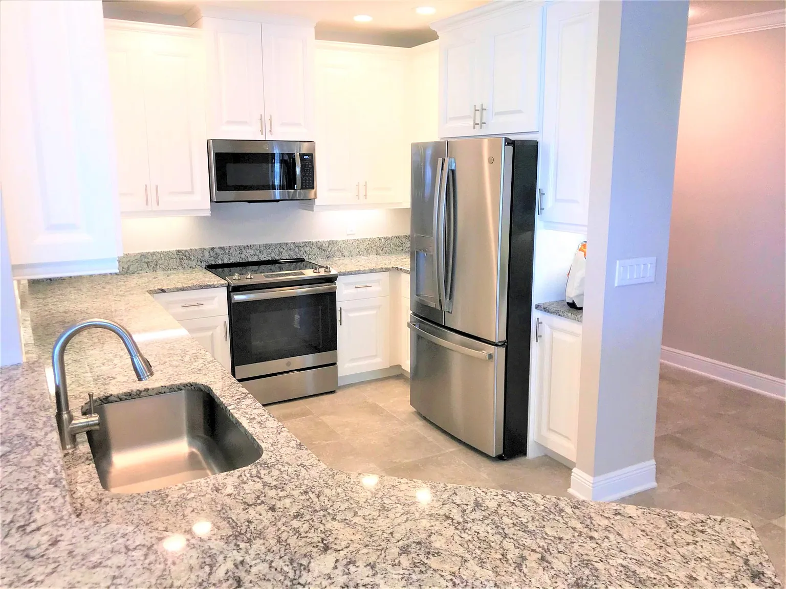 3 bed, 2.5 bath, 1857 sqft, $3,100 — Photo 3