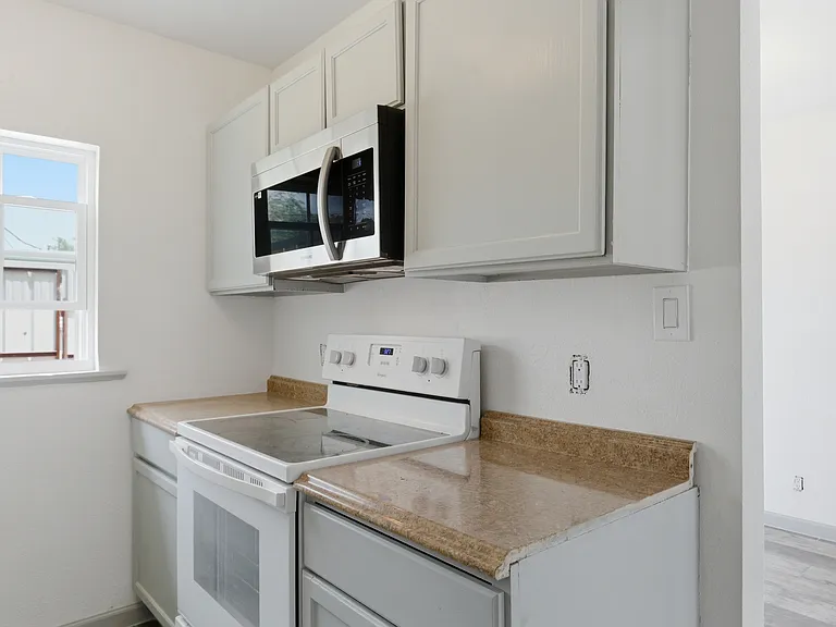 4705 Shadylane Dr #B — Photo 7