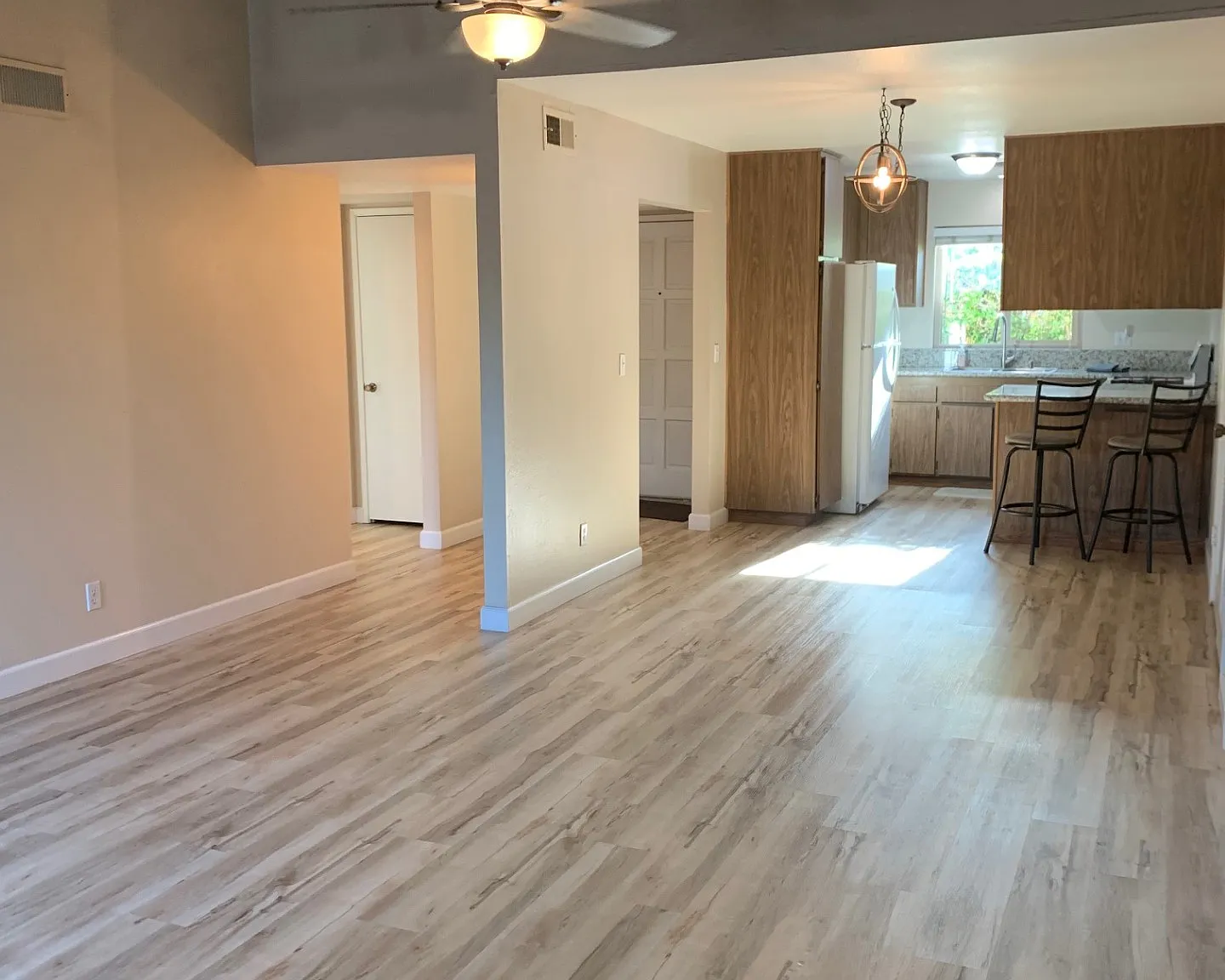 2 bed, 1111 sqft, $1,900 — Photo 3