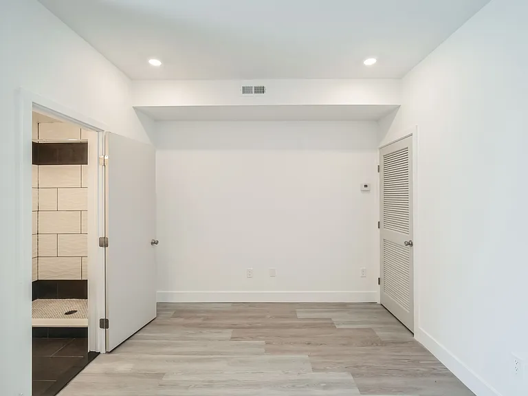513 N 63rd St #4 — Photo 27