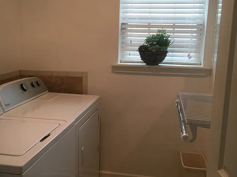 1203 Carol Dr — Photo 7