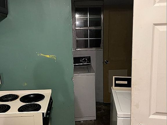 4th image of 909 N Theobald St