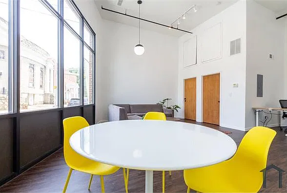 Studio, 800 sqft, $1,400 — Photo 3