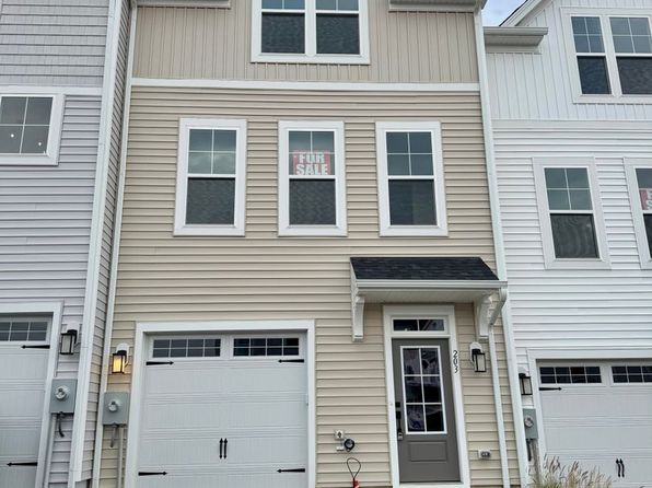 203 Scarlet Maple Ln