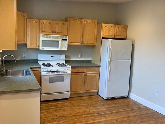 4th image of 329 Border St #3