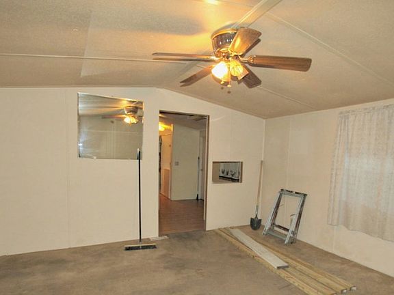 2nd image of 250 SW Raven Ln