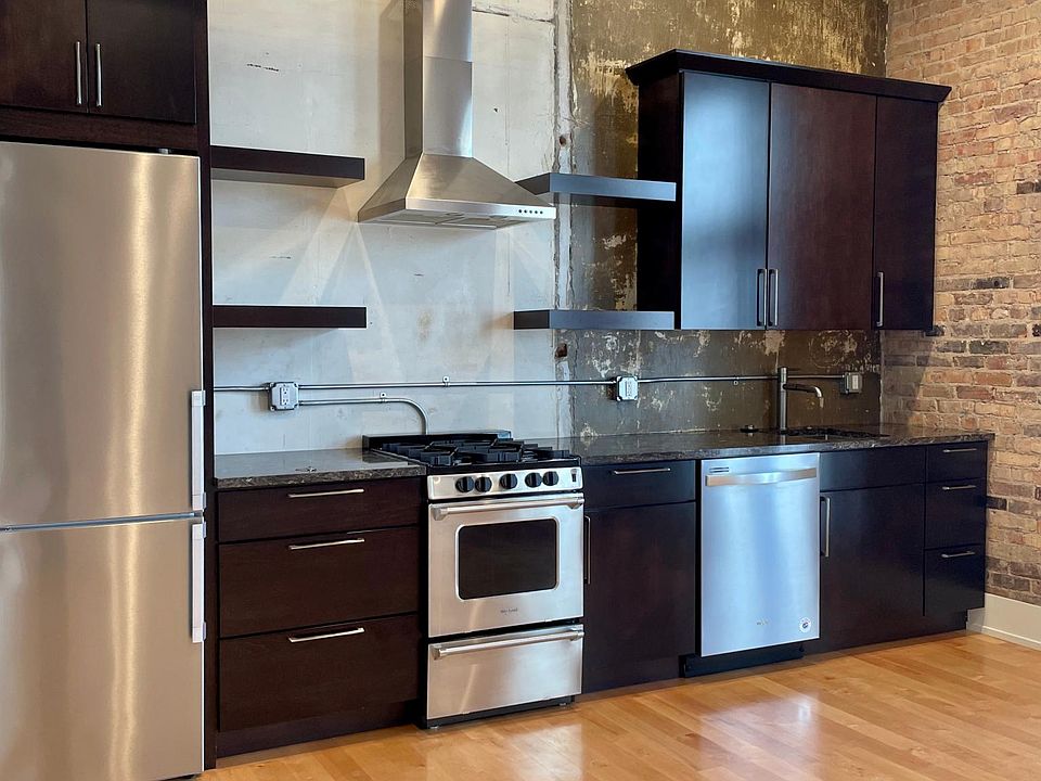 1st image of 132 Pipestone St #1