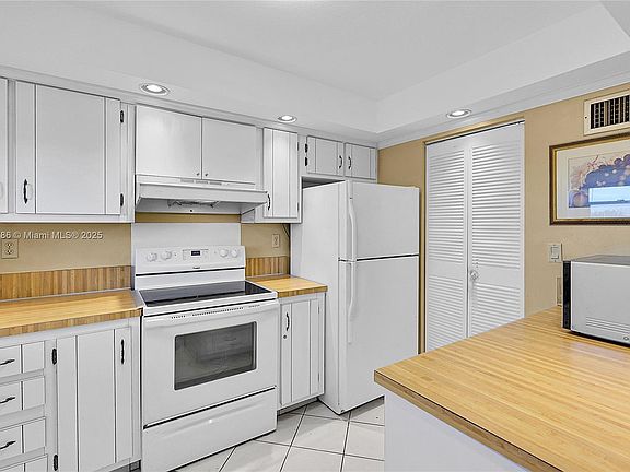 5th image of 5900 NW 44th St APT 704