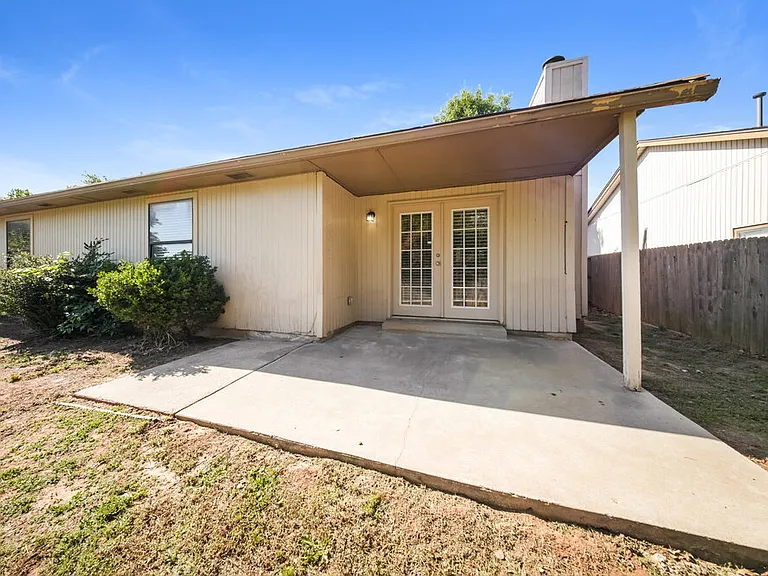 9705 Oaktree Ter — Photo 16