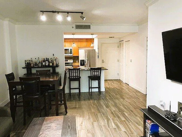 1 bed, 1.0 bath, 758 sqft, $2,650 — Photo 3