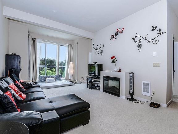 3rd image of 2222 152nd Ave NE APT 312