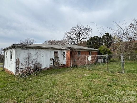 3rd image of 408 Clark Blvd