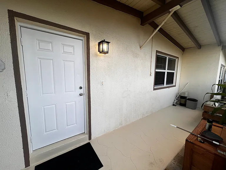 1540 NE 42nd Ct — Photo 8