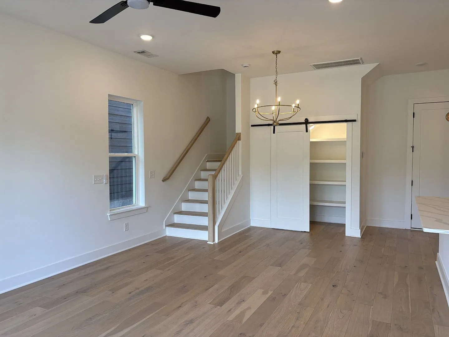 Gorgeous 3/2.5 Single Family Rental Available! — Photo 3