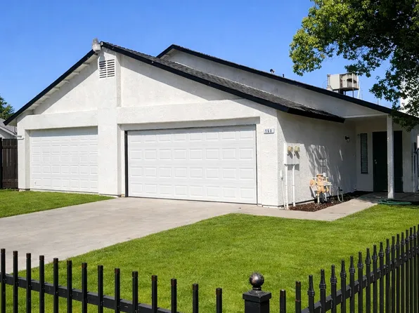 580 S 9th St, Kerman, CA 93630