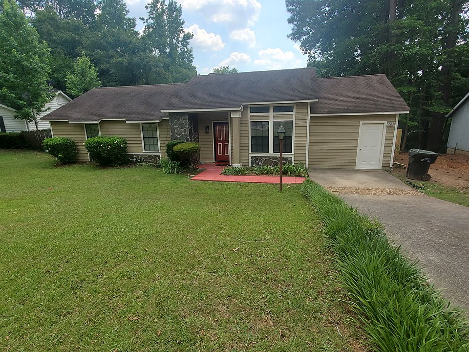 Three bedroom 2 bath home with exterior storage attached. Upgraded flooring throughout, bathrooms and kitchen. Bonus den/office space.