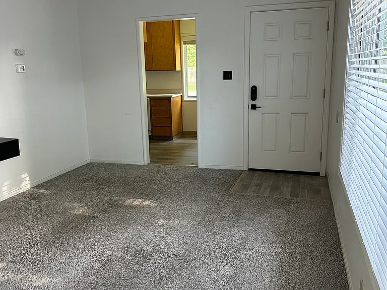 6907 21st Ave — Photo 3