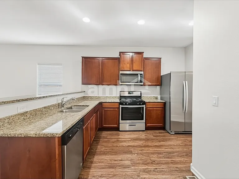 551 Reserve Ave — Photo 4