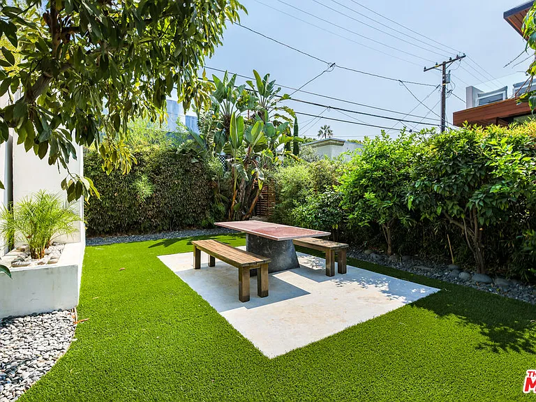 8718 Rosewood Ave — Photo 38