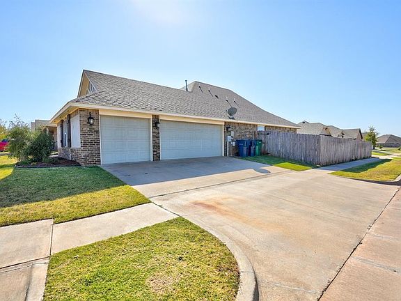 3rd image of 18513 Maidstone Ln