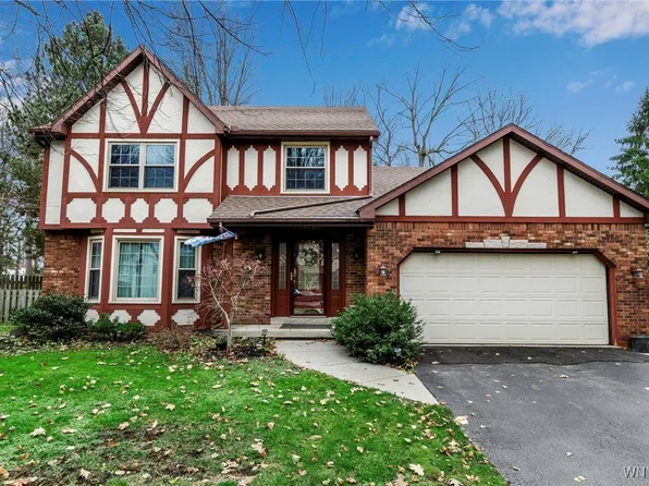 9 Foxfire Dr, Getzville, NY 14068