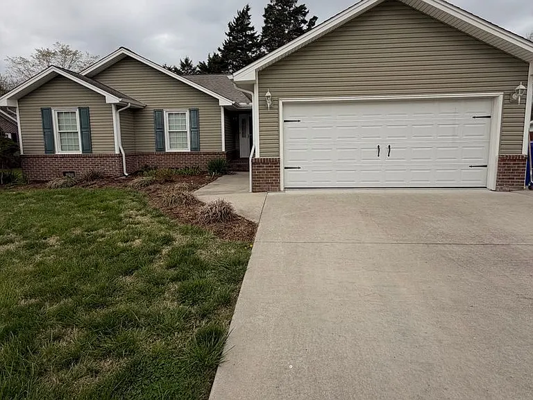 711 Marlin Ln — Photo 3