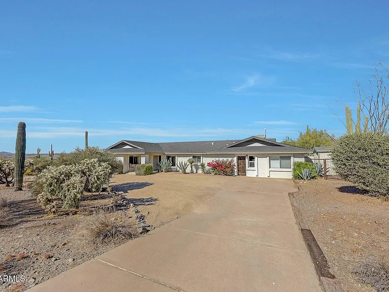 6914 E Highland Rd — Photo 2