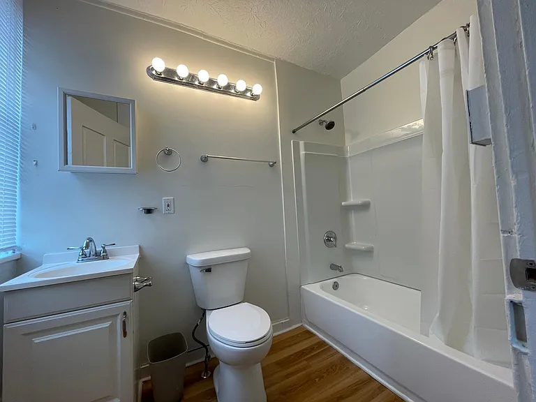 1029 Lee St #1 — Photo 4