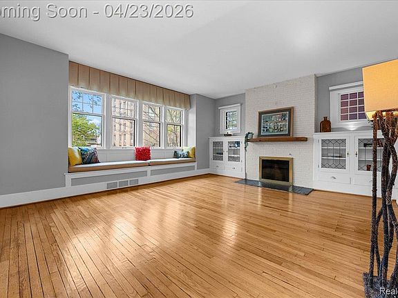 4th image of 685 W Bethune St