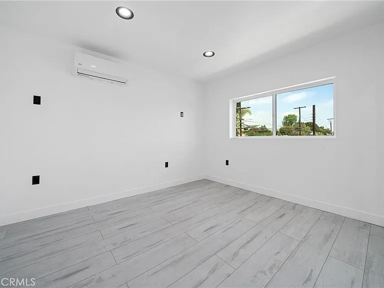 16602 Superior St — Photo 13