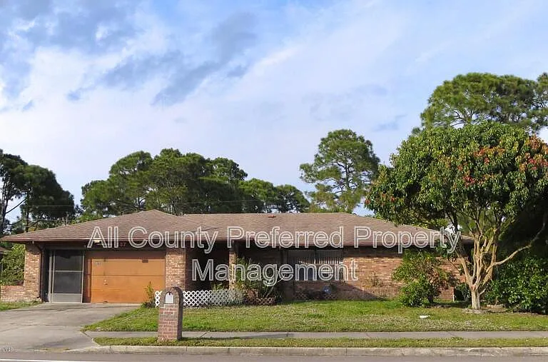 237 Emerson Dr NW — Photo 1