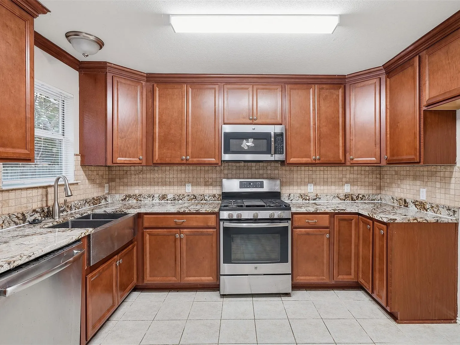 3 bed, 2.5 bath, 1572 sqft, $1,750 — Photo 4