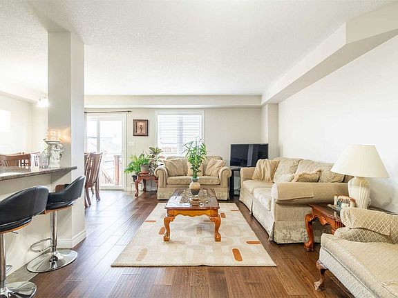 2nd image of 85 Charleswood Cres