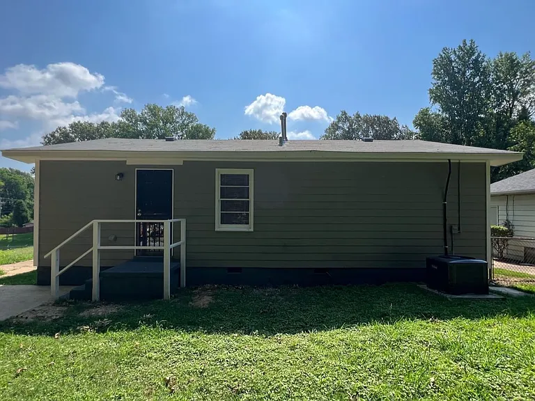 3715 Irma St — Photo 6