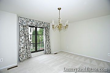 2nd image of 1920 N Woodley St