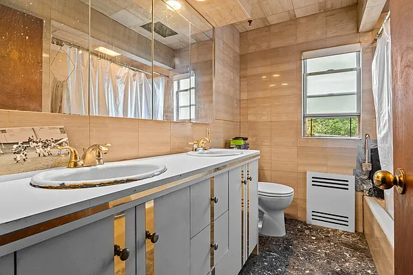 Sold by Compass | media 6