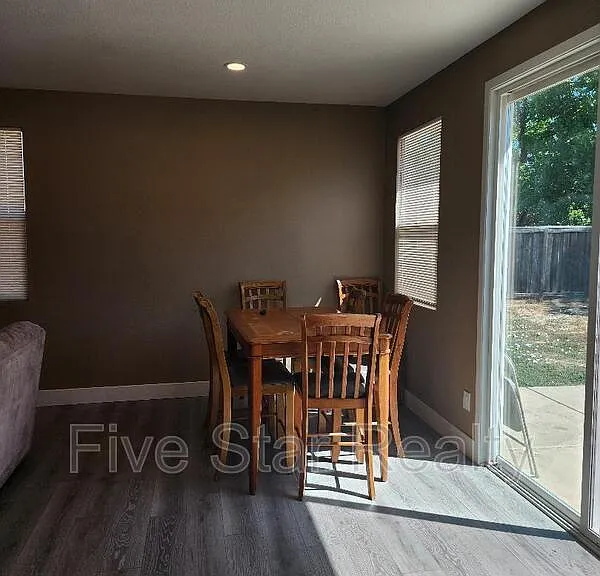 9539 Poplar Way — Photo 8