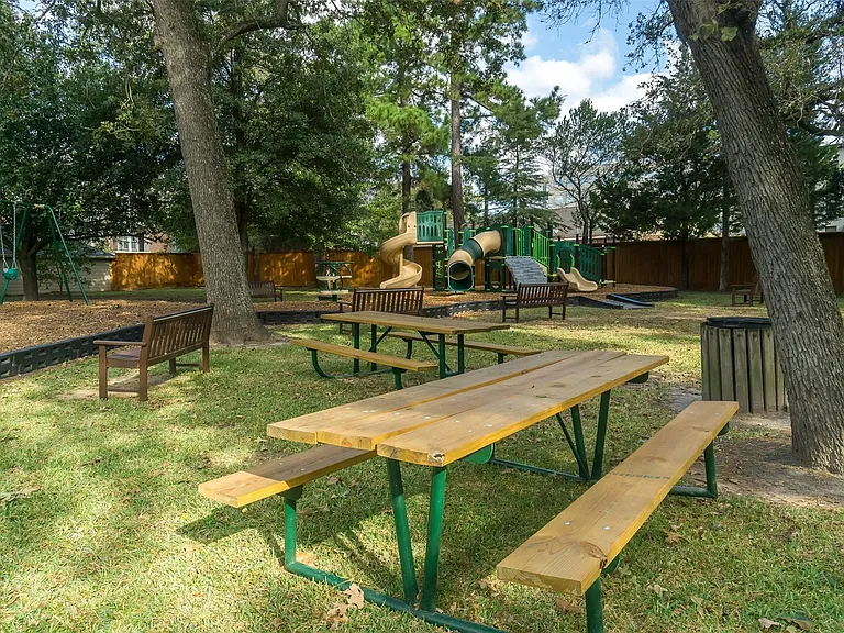 726 Thistlewood Dr — Photo 39