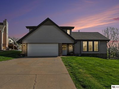 906 Berkley Ave, Papillion, NE, 68046