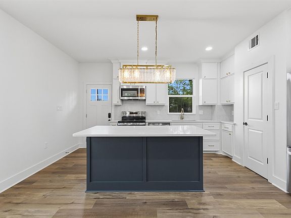 4th image of 732 Azalea St