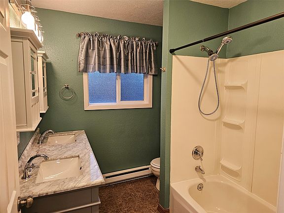 5th image of 83 Indian Head Rd