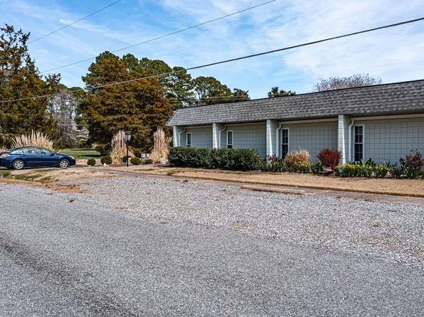 195 South Dr, Kilmarnock, VA 22482