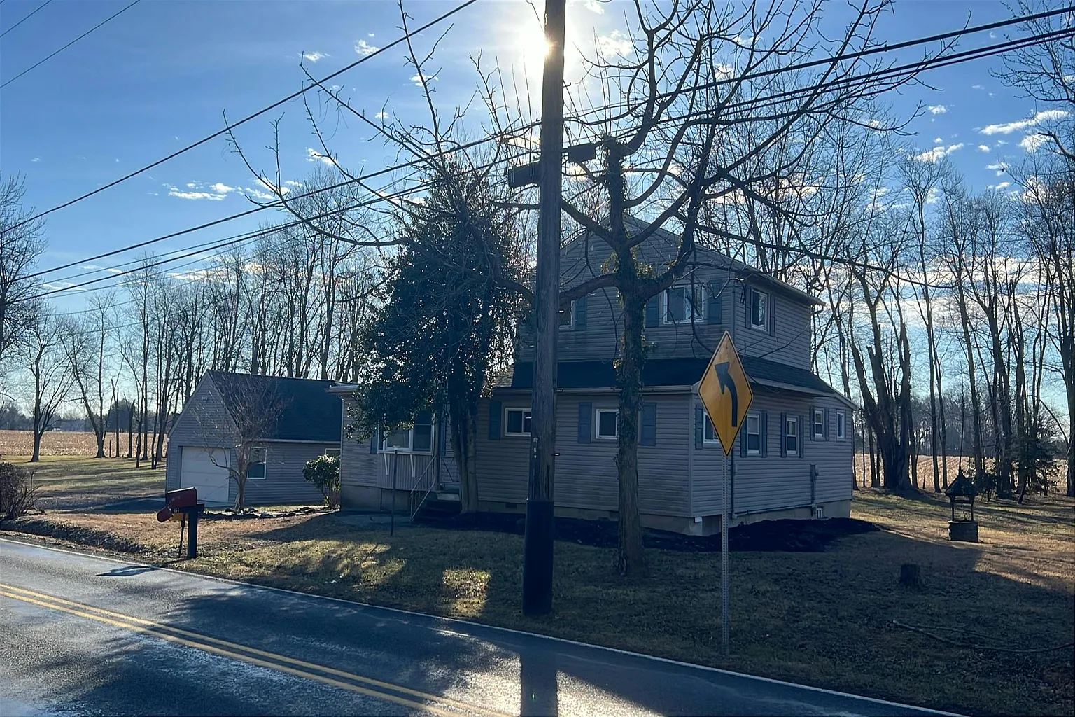 814 Dolington Rd photo 1