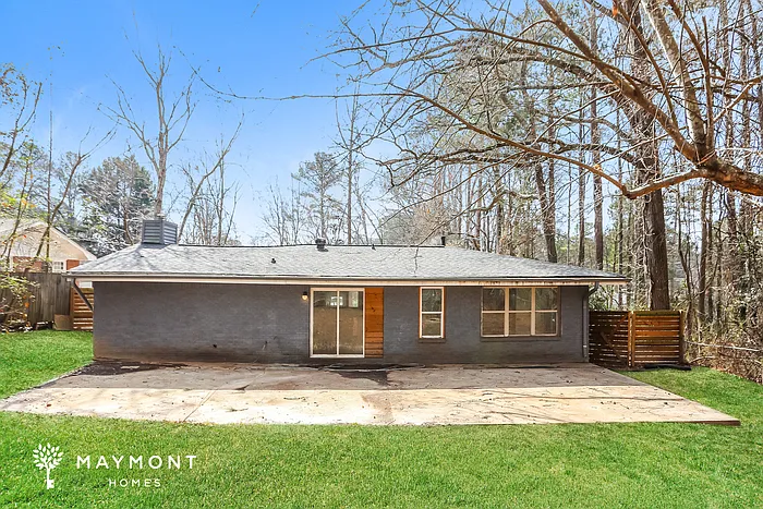 435 Brenda Ln — Photo 3