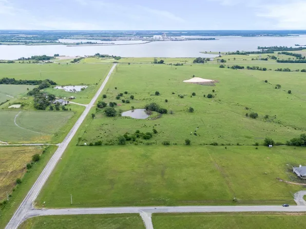 21 Hillside Dr, Burlington, KS 66839