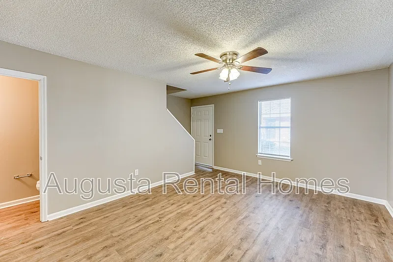 2 bed, 1.5 bath, 1005 sqft, $950 — Photo 3